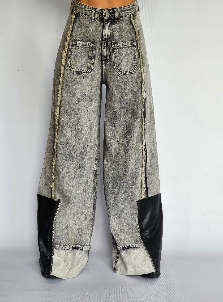 Grey and Leather Setindex