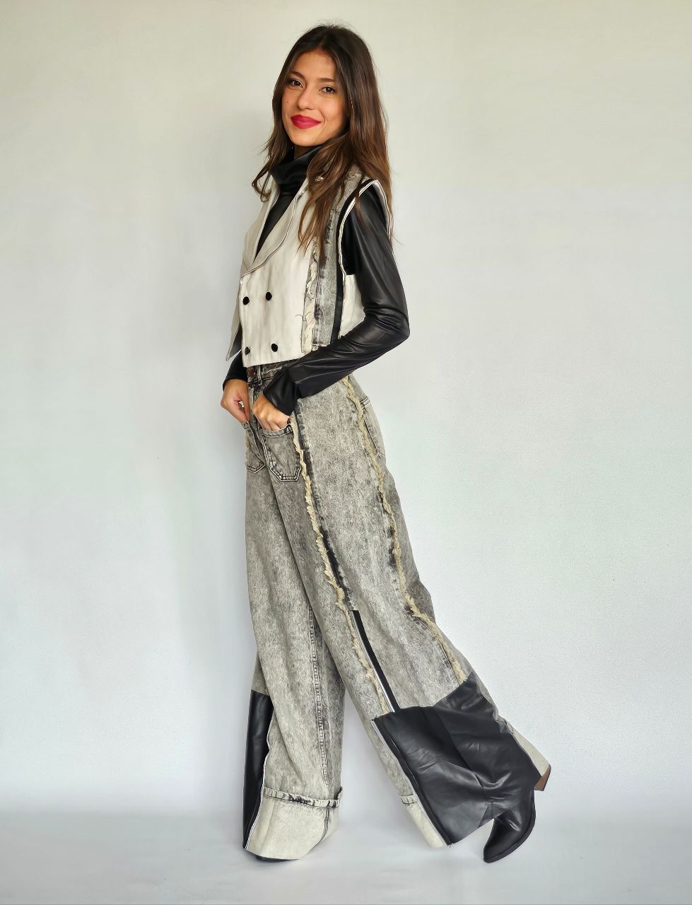 Grey and Leather Setindex