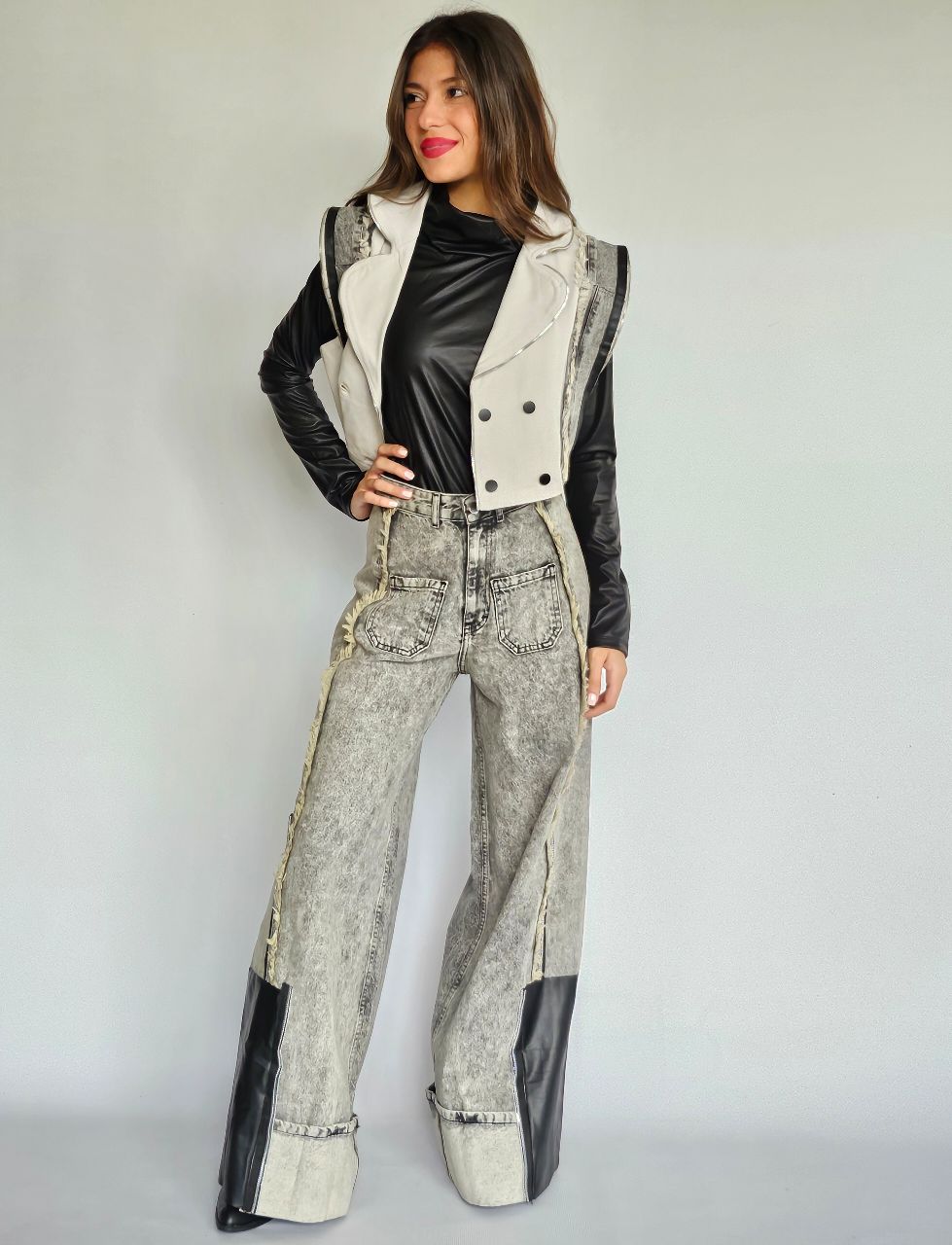 Grey and Leather Setindex