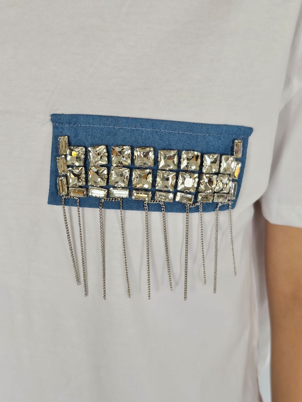 White T-Shirt with Shiny Stonesindex